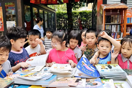 Cuộc thi 'Gia đình đọc sách' lần II: Kết nối yêu thương qua từng trang sách