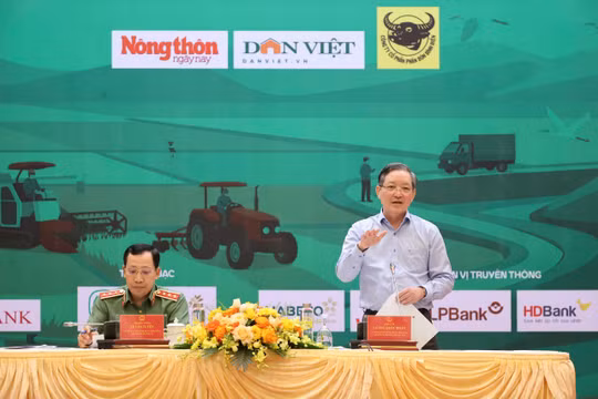 Đối thoại với nông dân để tháo gỡ những vấn đề từ cơ sở