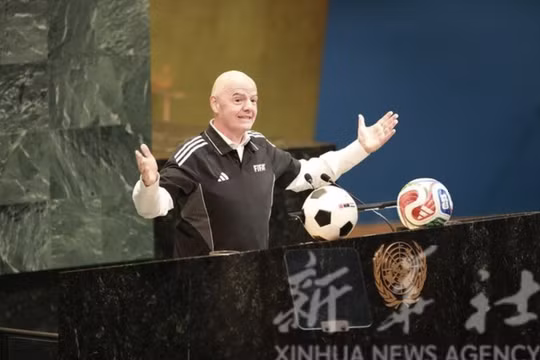 Chủ tịch FIFA xin lỗi về kế hoạch 'bán World Cup' gây tranh cãi