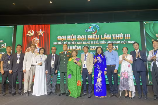 NSND Thanh Hoa tiếp tục làm Chủ tịch Hội Bảo vệ quyền của Nghệ sĩ biểu diễn âm nhạc Việt Nam