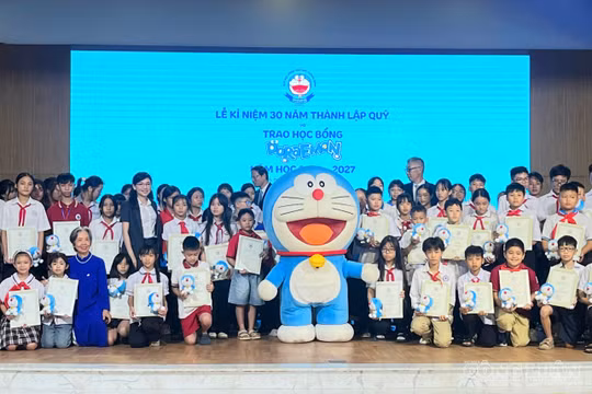 Quỹ học bổng Doraemon trao 490 suất học bổng cho học sinh vượt khó