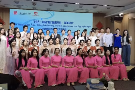 Sôi nổi chương trình giao lưu ngôn ngữ và văn hóa thanh niên Việt - Trung