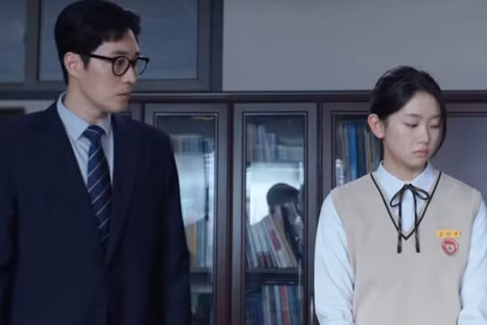 Nữ diễn viên 19 tuổi gây chú ý khi đóng con gái của So Ji Sub