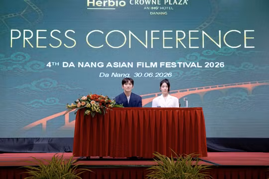 Ji Chang Wook hạnh phúc trong lần đầu gặp gỡ người hâm mộ Việt Nam