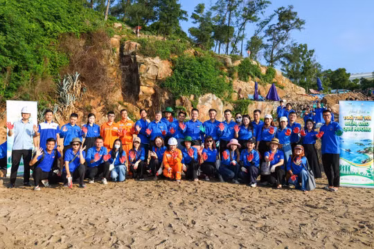 Tuổi trẻ VTV chung tay vì biển, đảo quê hương tại Sầm Sơn