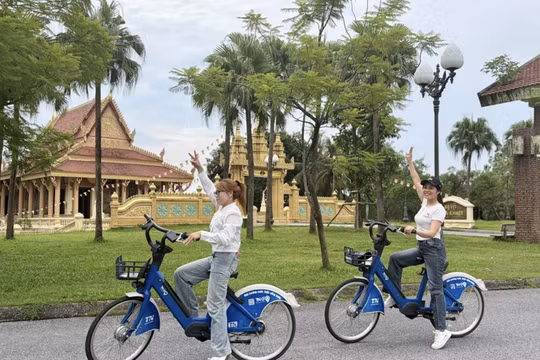Làng Văn hóa triển khai dịch vụ xe đạp trợ lực điện