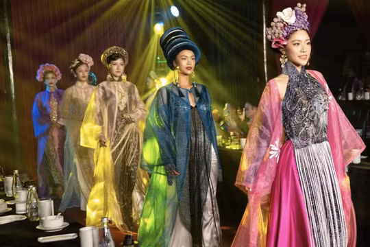 ‘Lãnh Mỹ A show’ kể chuyện văn hóa phương Nam bằng thời trang