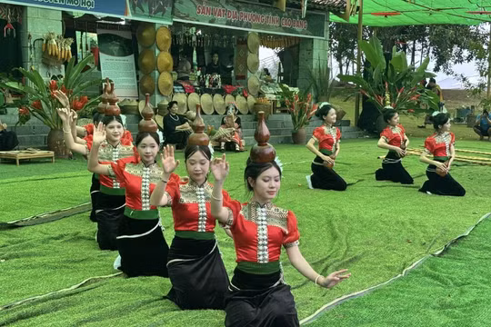 Tưng bừng ‘Vui Tết độc lập’ tại Làng Văn hóa - Du lịch các dân tộc Việt Nam