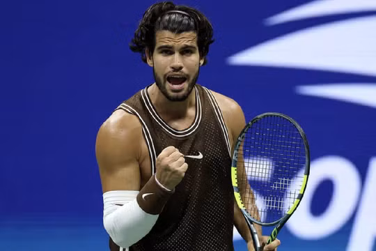 Alcaraz ngược dòng ấn tượng, giành vé vào vòng 3 US Open 2026