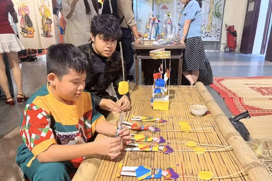 ‘Lưu trăng phố cổ 2026’ tái hiện Tết Trung thu truyền thống giữa lòng Hà Nội