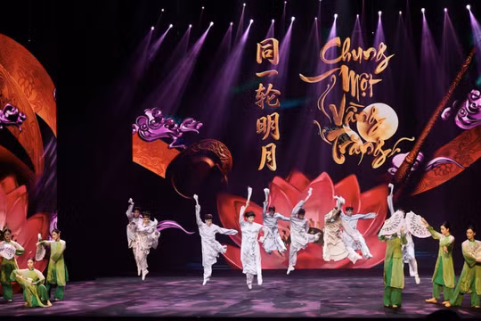 Nghệ sĩ Việt Nam và Trung Quốc hội ngộ trong ‘Hòa âm Trung - Việt’