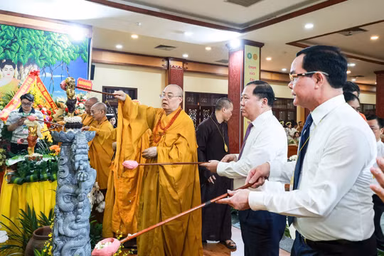 Hà Nội: Trang nghiêm Đại lễ Phật đản Phật lịch 2570 tại chùa Quán Sứ