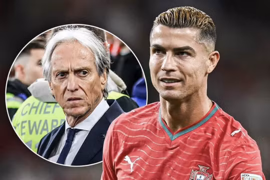 Ronaldo tiết lộ mâu thuẫn với HLV đội tuyển Bồ Đào Nha