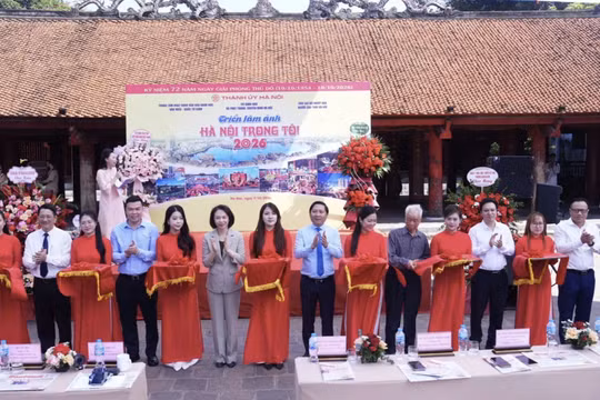 Triển lãm ảnh kể chuyện Thủ đô sau chính quyền địa phương hai cấp