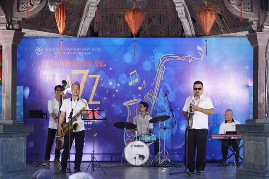 'Âm nhạc cuối tuần' tạo sức sống mới cho không gian văn hóa hồ Gươm
