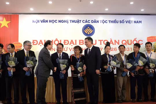 Ông Mã Thế Anh đắc cử Chủ tịch Hội Văn học nghệ thuật các dân tộc thiểu số Việt Nam
