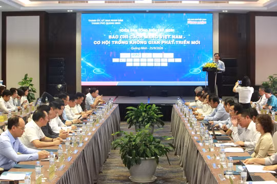 Ông Vũ Quyết Tiến phát biểu tại diễn đàn.