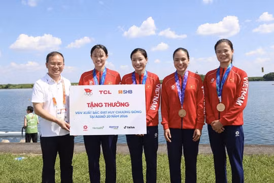 Rowing nữ Việt Nam giành HCĐ thuyền bốn tại ASIAD 2026