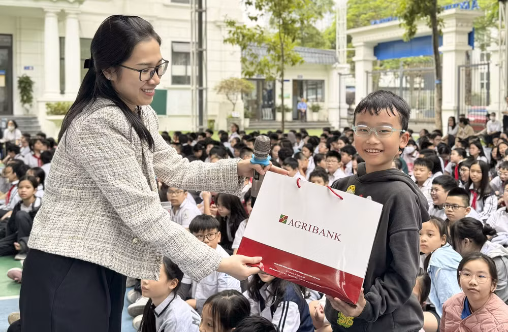 agribank cung toan nganh ngan hang thuc hien su menh giao duc tai chinh hinh 2