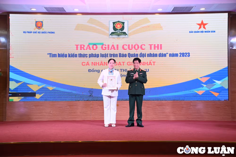 trao giai cuoc thi truc tuyen tim hieu kien thuc phap luat tren bao quan doi nhan dan nam 2023 hinh 3
