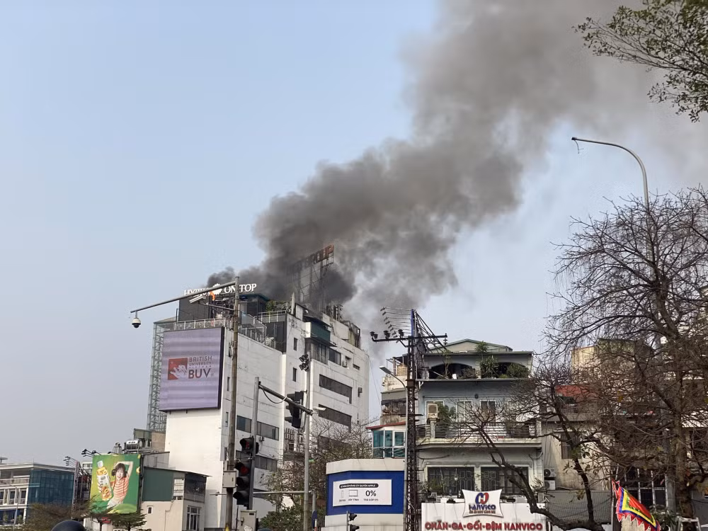 ha noi chay lon tai o cho dua hinh 1