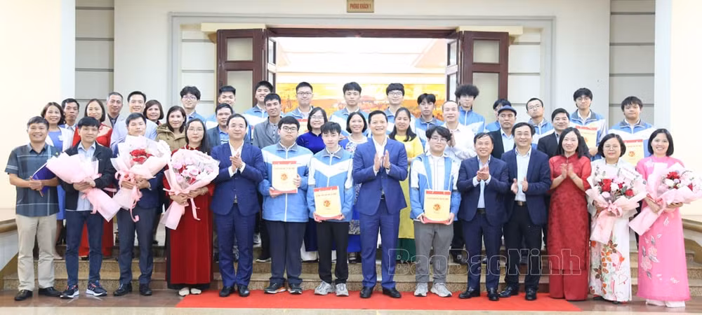 bac ninh gap mat 15 hoc sinh tham du ky thi chon doi tuyen olympic khu vuc va quoc te 2024 hinh 1