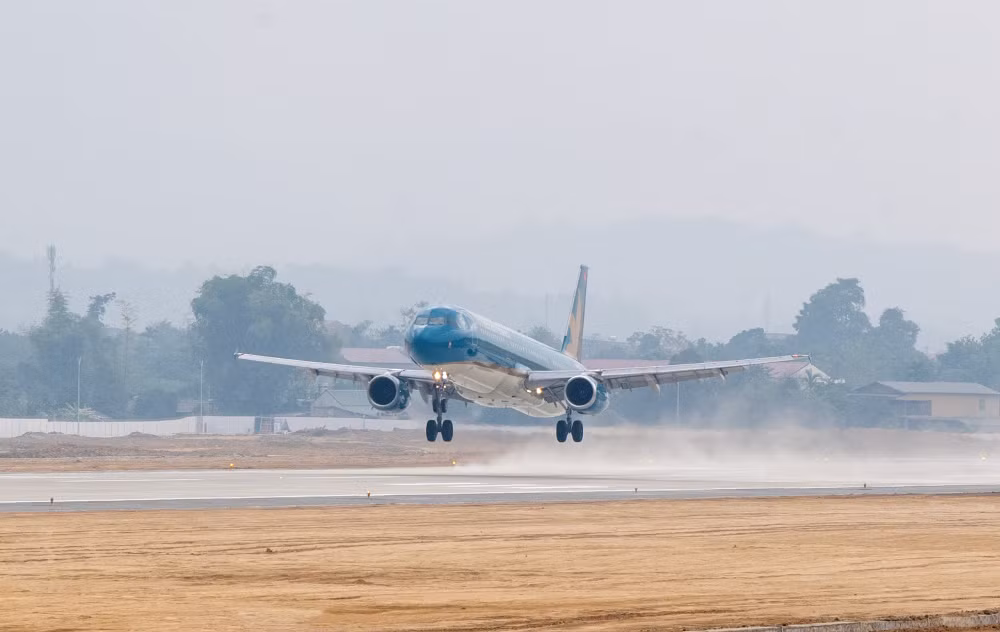 vietnam airlines nang canh nam du lich dien bien bay cao hinh 1