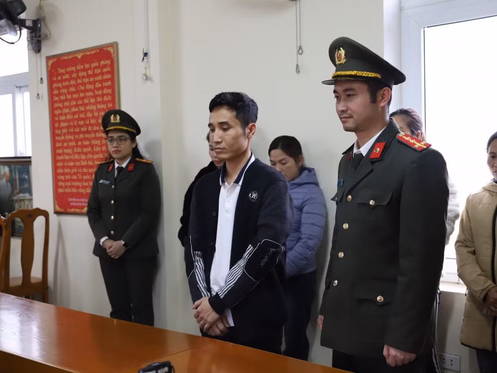 khoi to nhom doi tuong to chuc cho nguoi khac vuot bien bang thuyen sang han quoc hinh 2