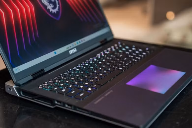 thiet ket laptop gaming ban rong msi titan 18hx hinh 5