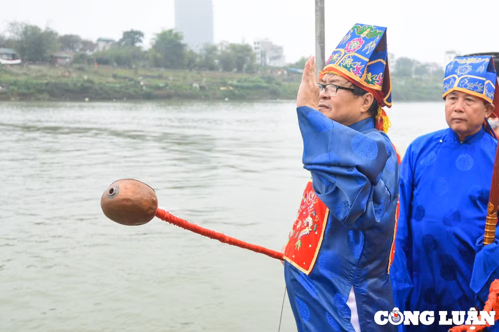 dac sac le hoi ruoc nuoc tren song hong hinh 6