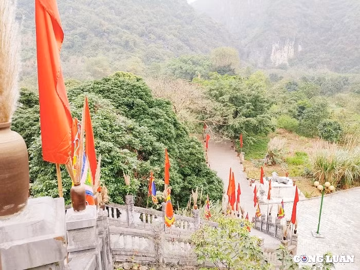 ghe tham dong hoa lu can cu khoi nghiep cua nguoi anh hung dinh bo linh hinh 1