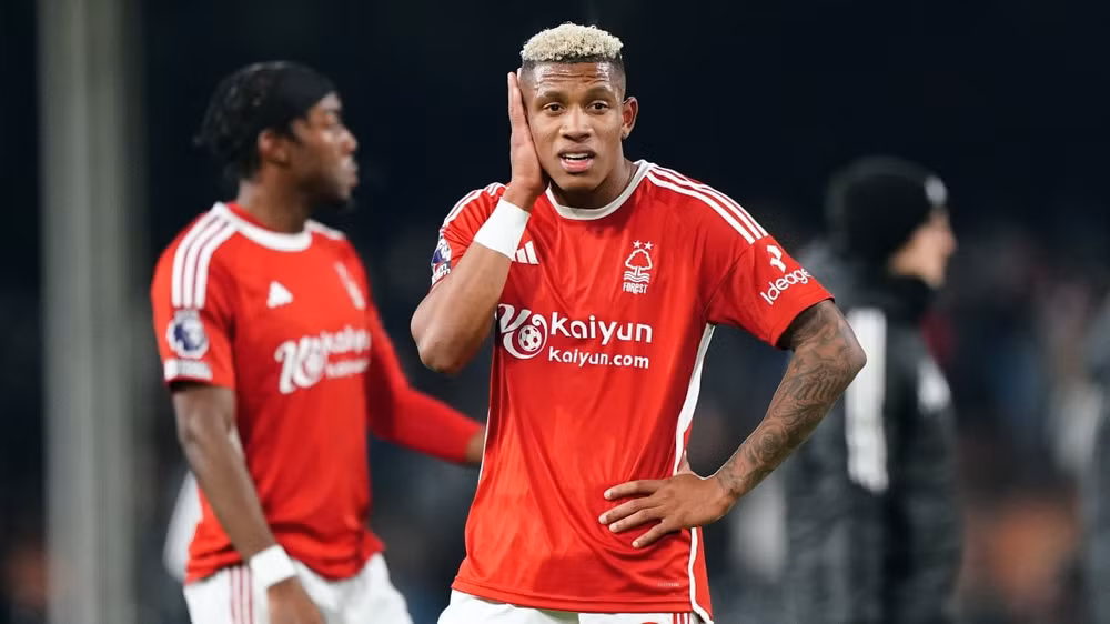 sau everton toi luot nottingham forest bi ban to chuc giai ngoai hang anh tru diem hinh 1