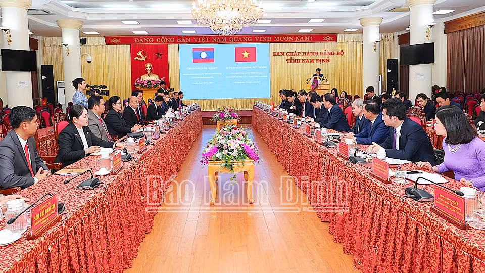 trao tang huan chuong huy chuong huu nghi cua nha nuoc lao cho tap the ca nhan tinh nam dinh hinh 3
