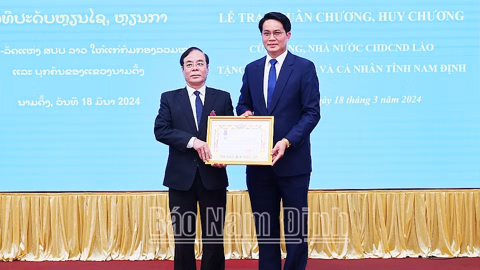 trao tang huan chuong huy chuong huu nghi cua nha nuoc lao cho tap the ca nhan tinh nam dinh hinh 2