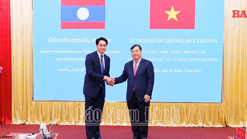 trao tang huan chuong huy chuong huu nghi cua nha nuoc lao cho tap the ca nhan tinh nam dinh hinh 1