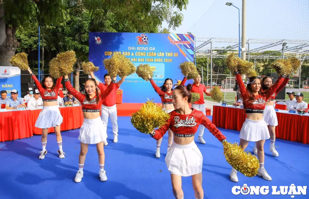 tung bung khai mac giai bong da cup nha bao cong luan lan thu iii nam 2024 hinh 7