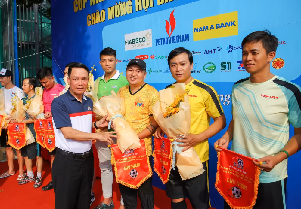 tung bung khai mac giai bong da cup nha bao cong luan lan thu iii nam 2024 hinh 4
