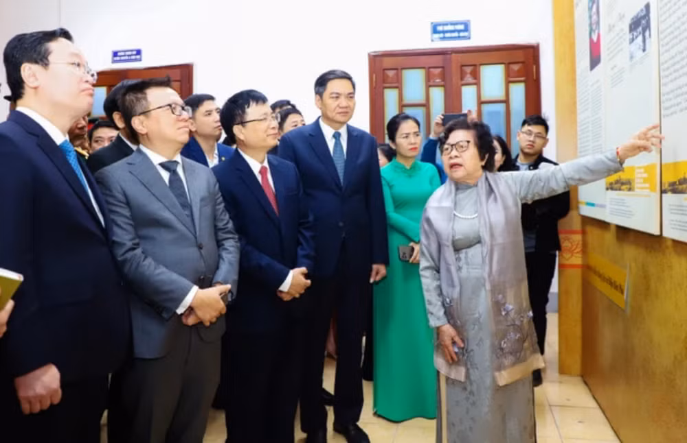 trien lam theo dau chan dai tuong va khanh thanh khong gian trai nghiem so giai doan 1 hinh 2