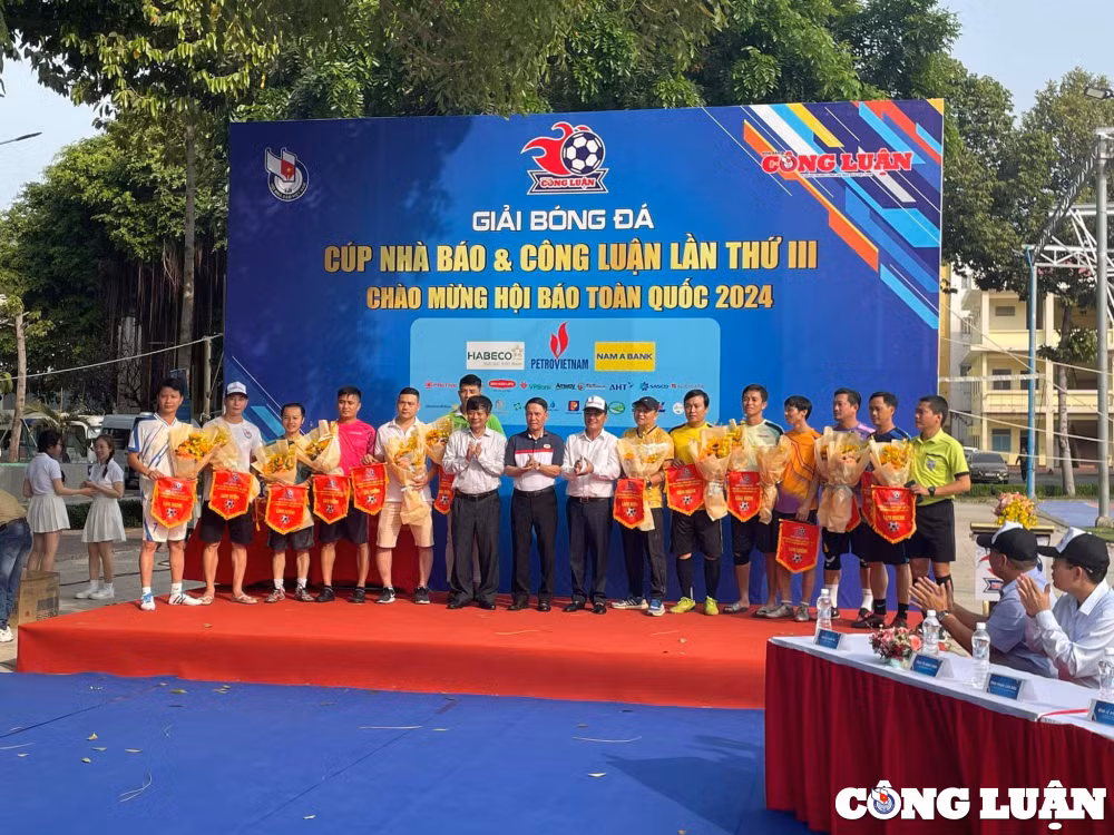 tung bung khai mac giai bong da cup nha bao cong luan lan thu iii nam 2024 hinh 1