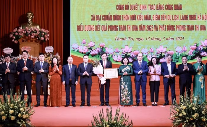 trao bang cong nhan 15 15 xa huyen thanh tri dat chuan nong thon moi kieu mau hinh 2