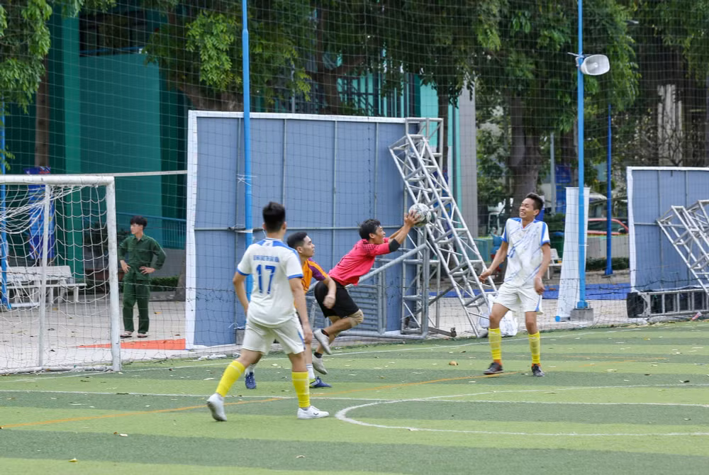 xac dinh 2 doi vao ban ket giai bong da cup nha bao va cong luan lan thu iii hinh 2