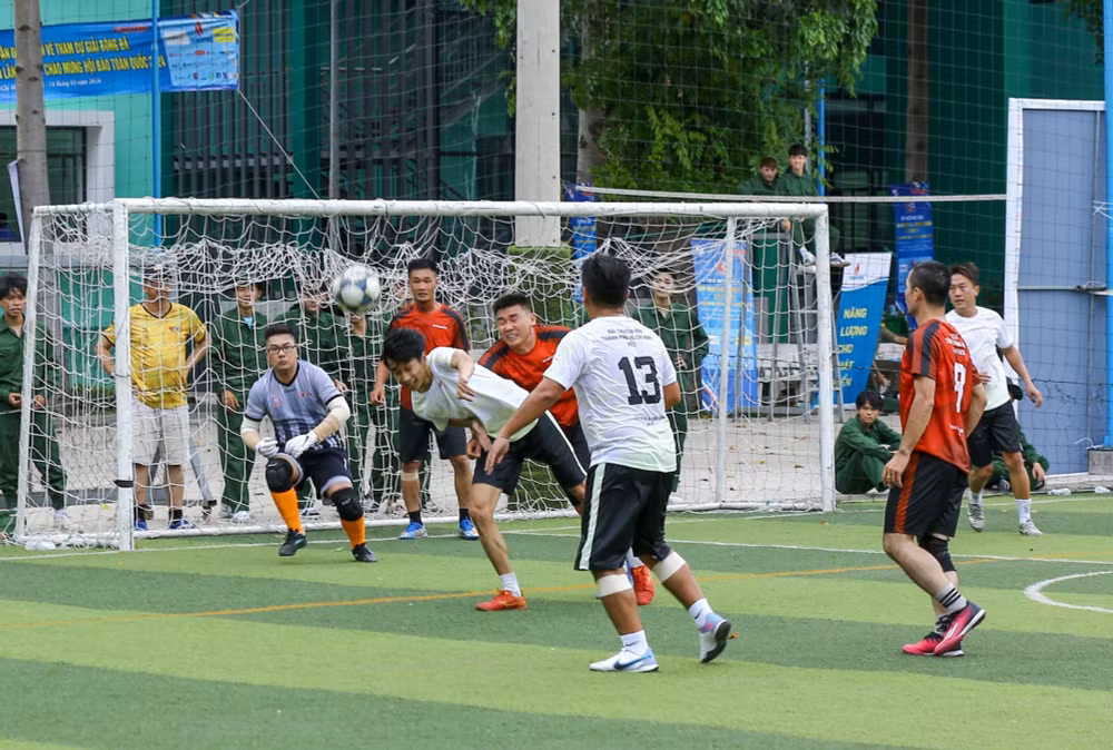 xac dinh 2 doi vao ban ket giai bong da cup nha bao va cong luan lan thu iii hinh 8