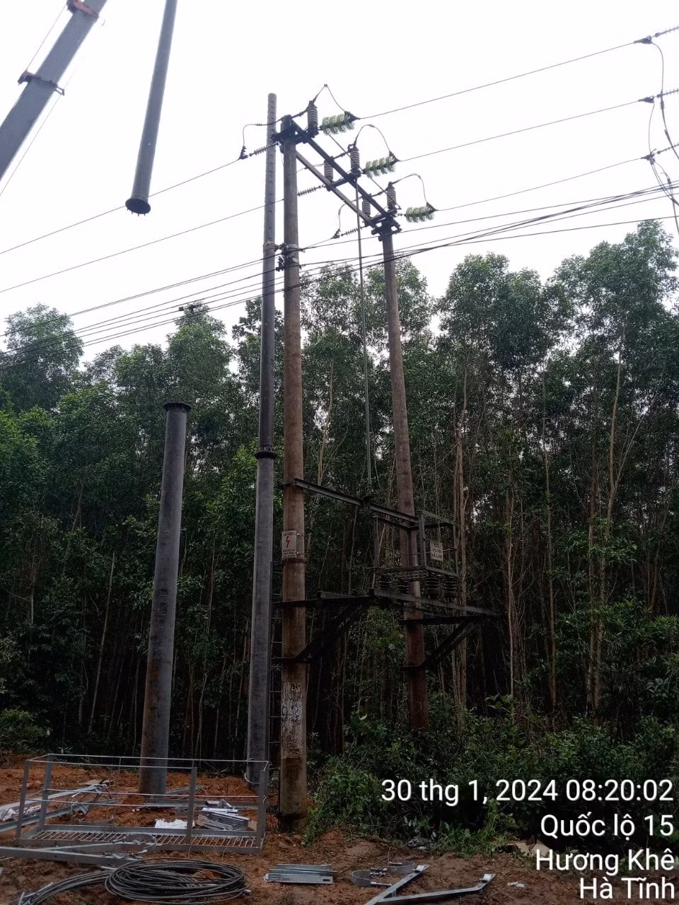 cong ty dien luc ha tinh dong bo cac giai phap nang cao chat luong dien nang trong mua nang nong 2024 hinh 7