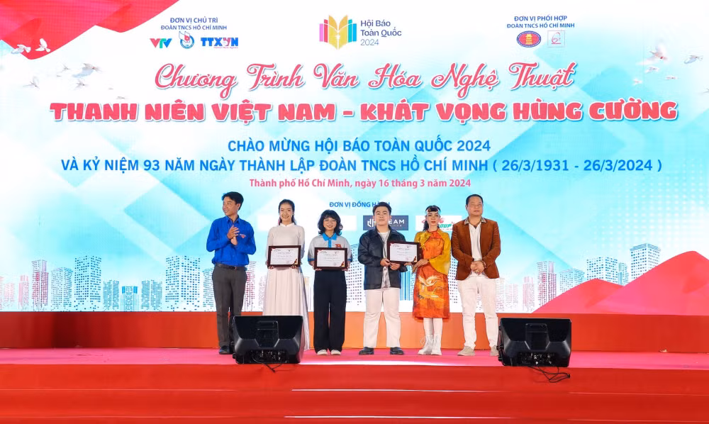 chuong trinh van hoa nghe thuat thanh nien viet nam khat vong hung cuong xuc dong va day tu hao hinh 4