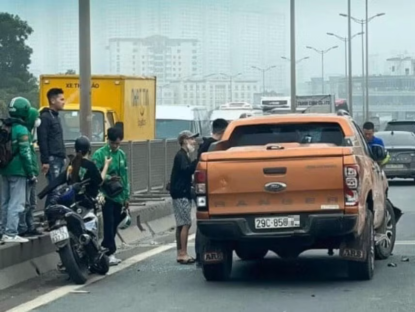 tam giu doi tuong lai ban tai dam hang loat phuong tien o ha noi hinh 1