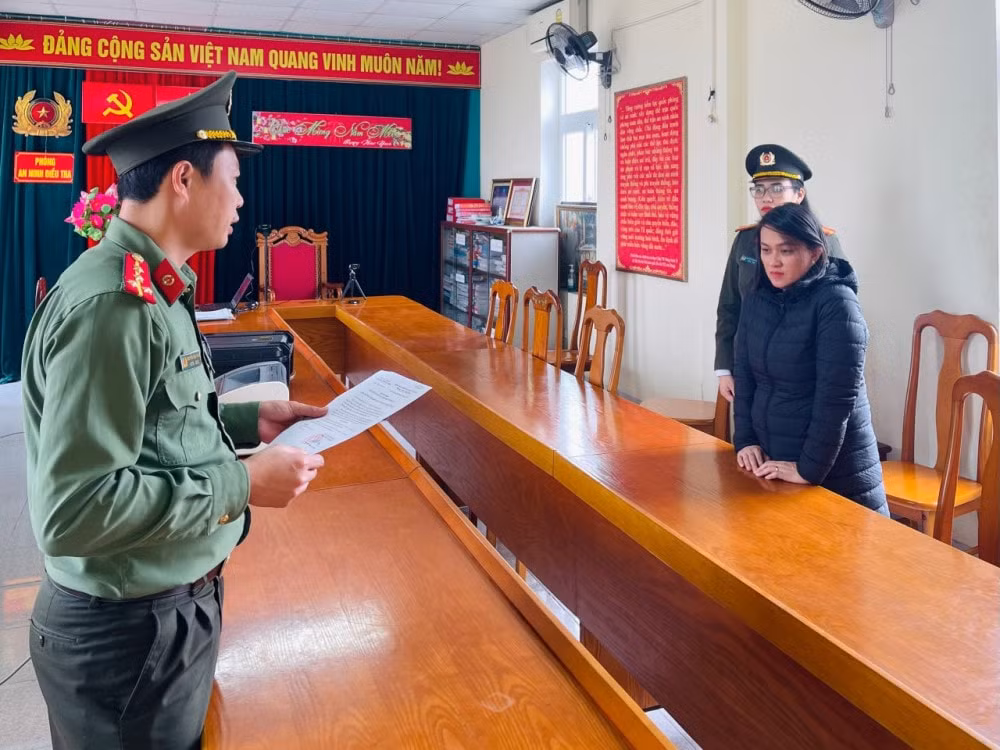 can bo tin dung xa to chuc xuat canh di han quoc trai phep bang visa du lich hinh 1