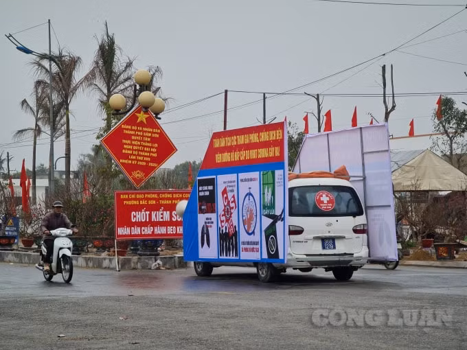 Đẩy mạnh các hoạt động thông tin, truyền thông để người dân hiểu đúng tình hình dịch bệnh, không hoang mang, lo lắng