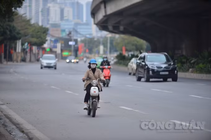 Đường phố thông thoáng ở một số tuyến đường của Hà Nội vào sáng nay.