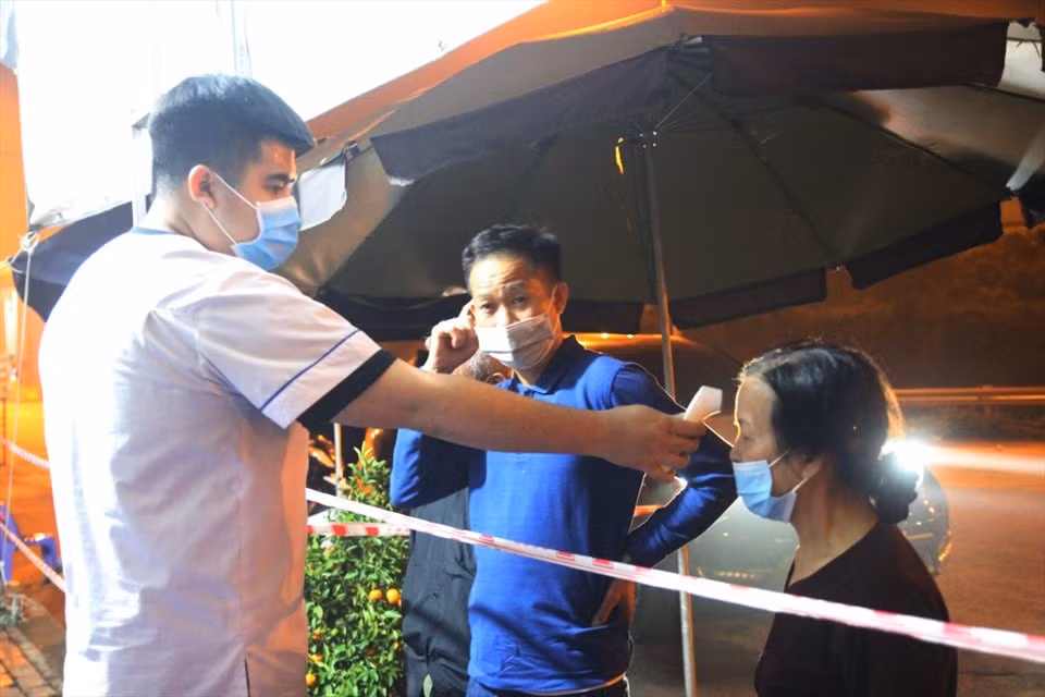 Yên Bái xử phạt 20 triệu đồng 2 người đàn ông trốn cách ly y tế. Ảnh: laodong.vn