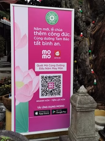 Thông báo ở chùa Phúc Khánh, một trong những ngôi chùa thu hút được rất đông phật tử những ngày đầu năm mới.